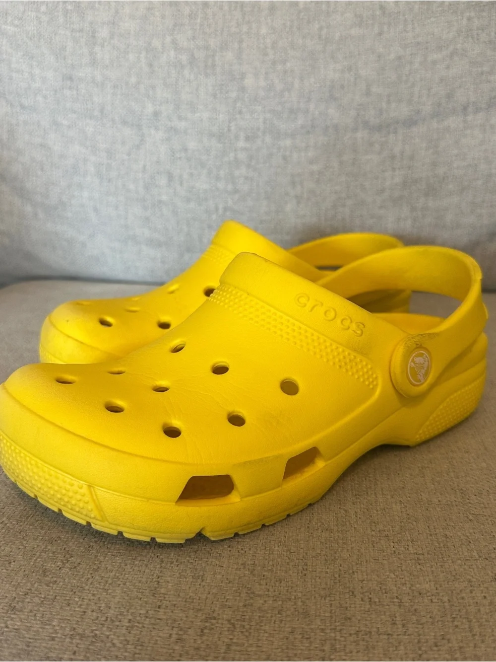CROCS Classic Clog for Kids in Bright Yellow size J3